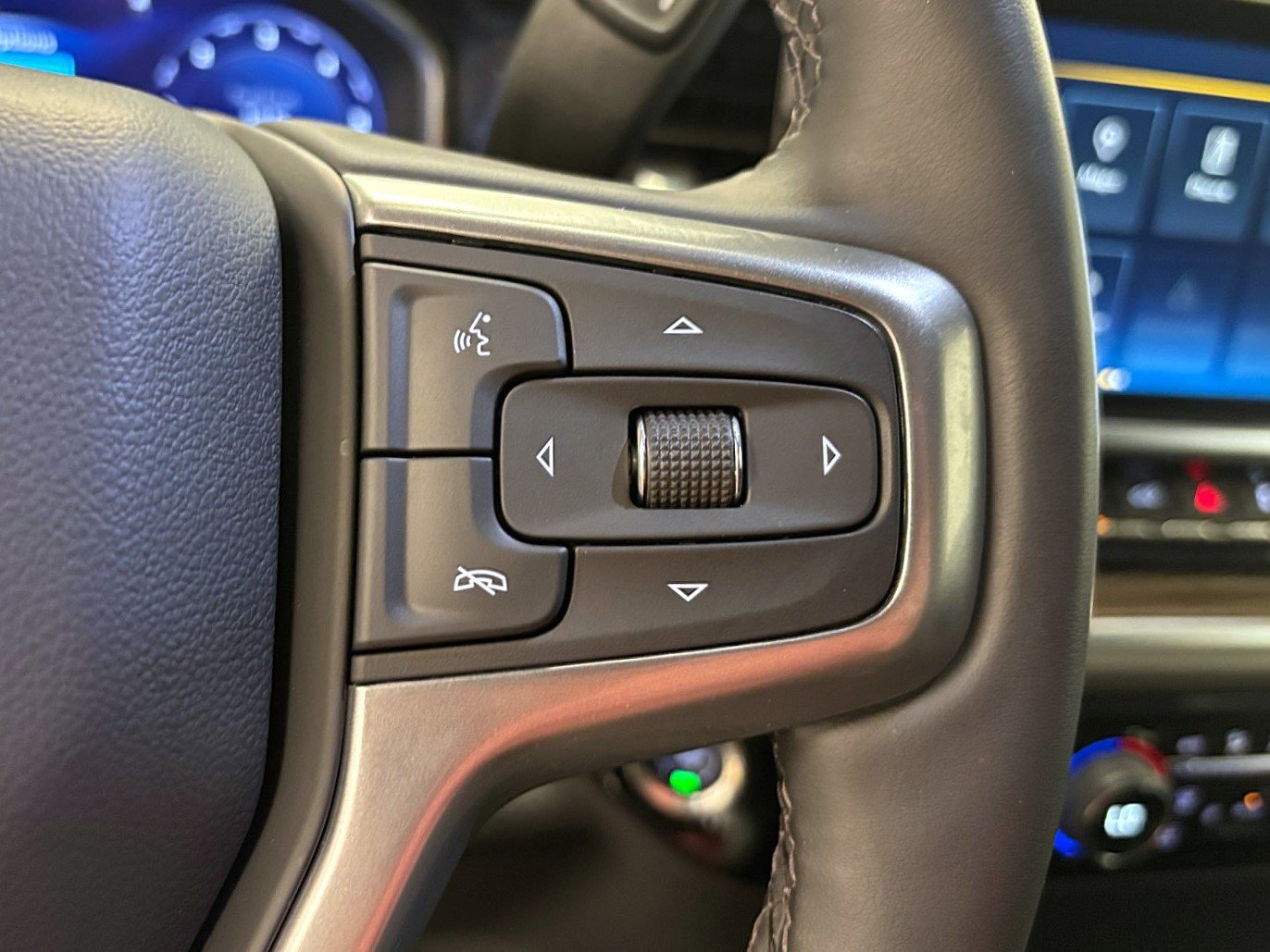 Used 2024 Chevrolet Silverado 1500 LT w/ Safety Package AWD/4WD image 37