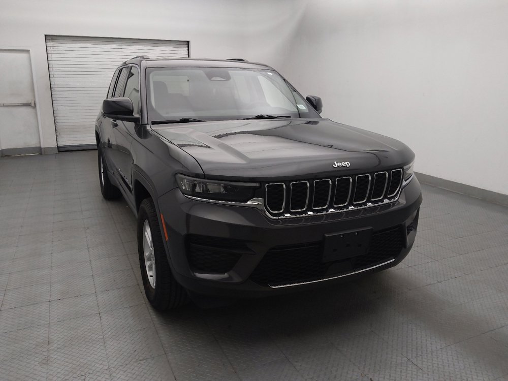 Used 2023 Jeep Grand Cherokee Laredo AWD/4WD image 14