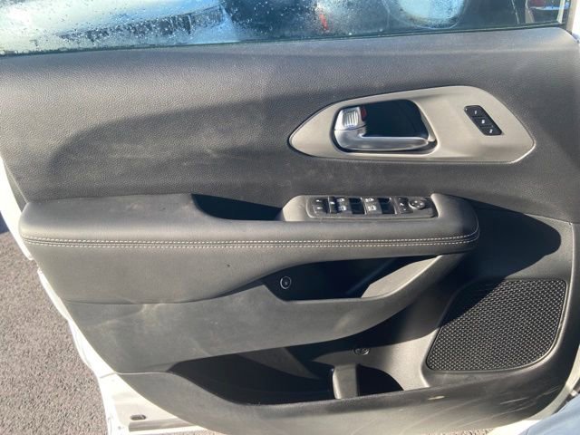 Used 2023 Chrysler Pacifica Limited w/ S Appearance Package FWD image 23