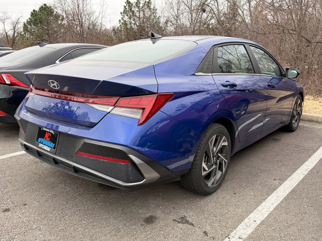 Used 2024 Hyundai Elantra SEL w/ Convenience Package image 4
