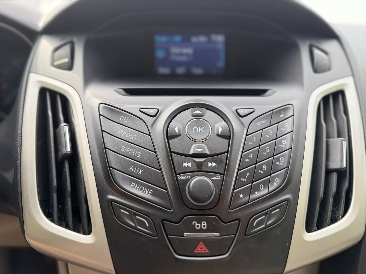 Used 2012 Ford Focus SE FWD image 17