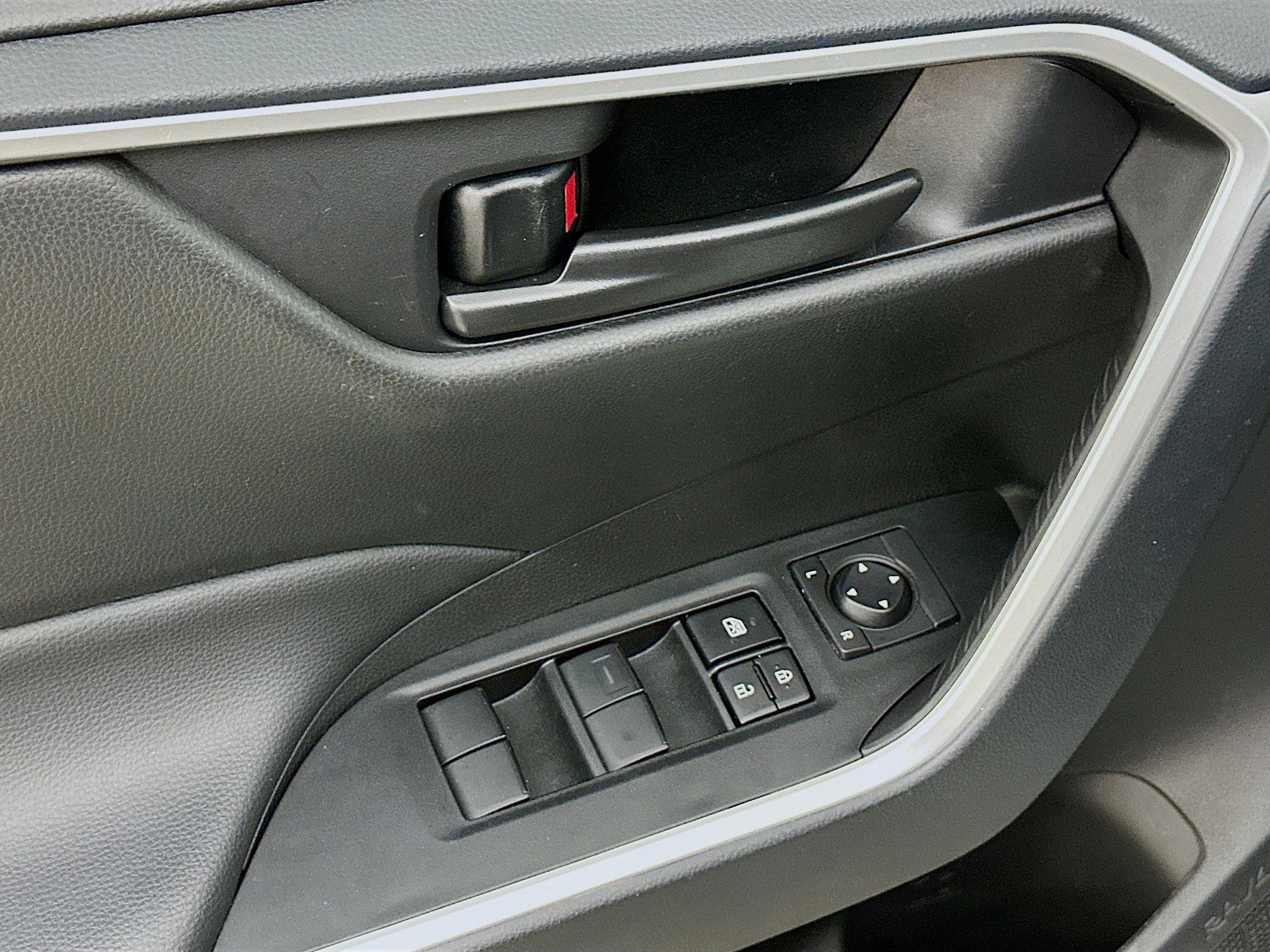 Used 2025 Toyota RAV4 LE image 15