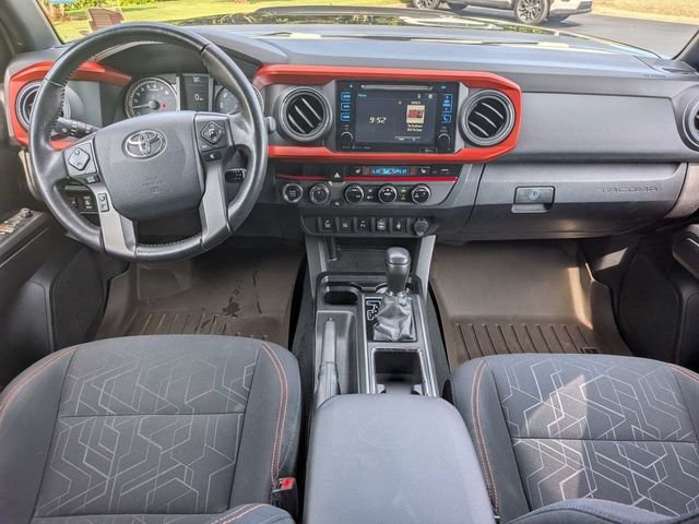 Used 2016 Toyota Tacoma TRD Off-Road w/ Premium & Technology Package AWD/4WD image 6