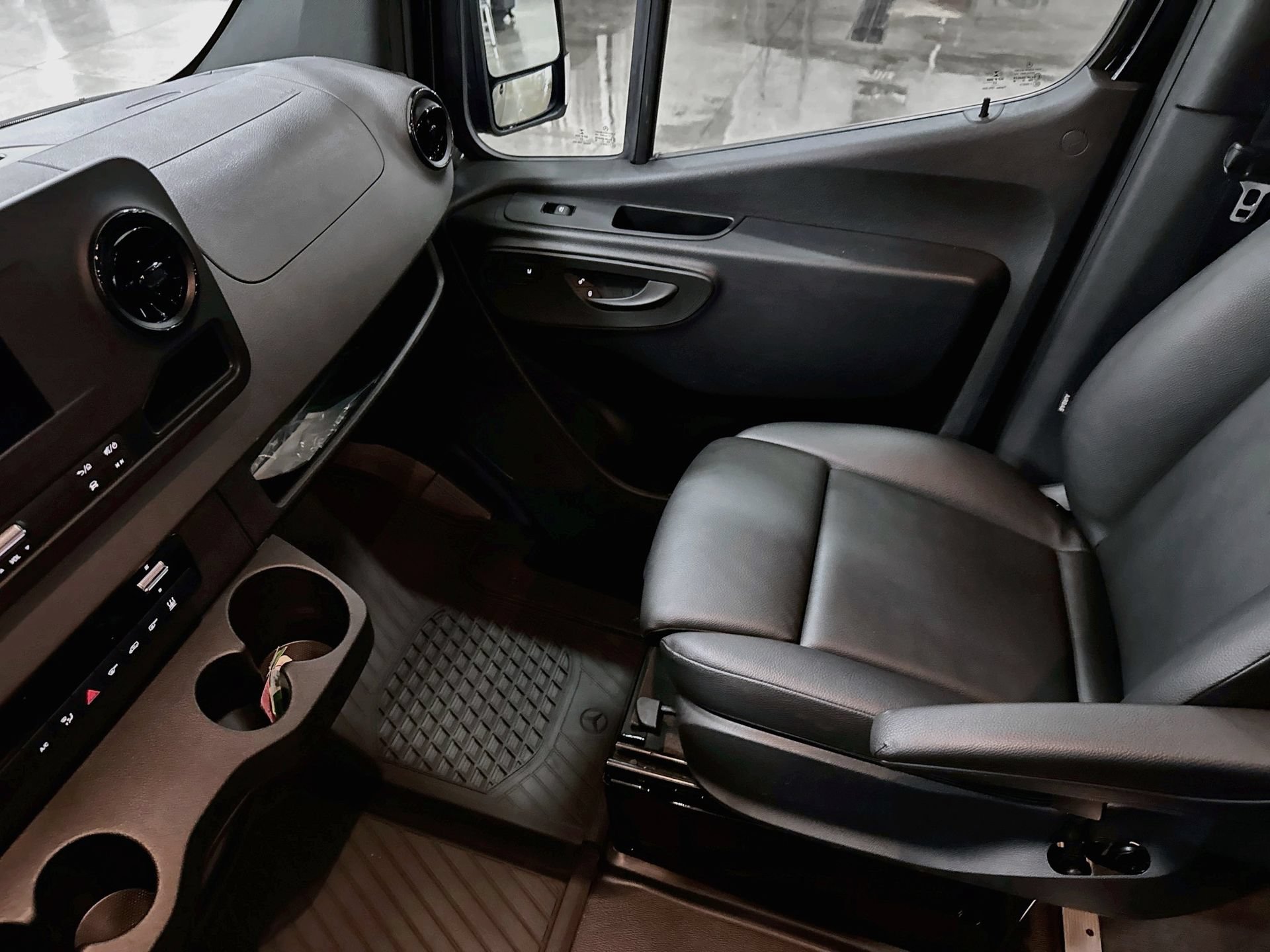 Used 2023 Mercedes-Benz Sprinter 2500 image 23
