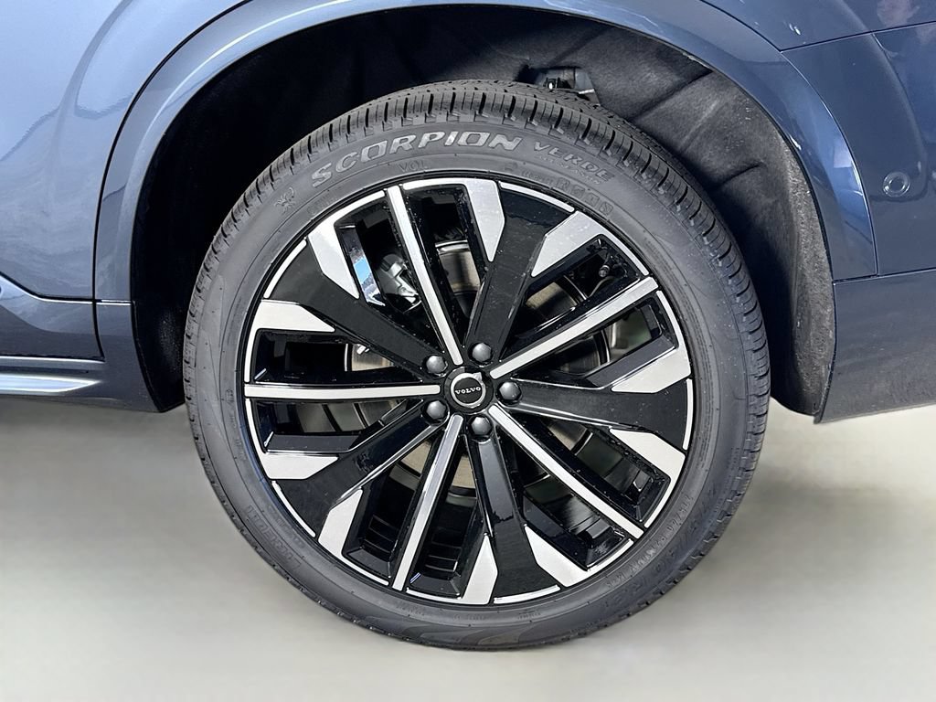 New 2026 Volvo XC90 B6 Plus w/ Protection Package Premier AWD/4WD image 32