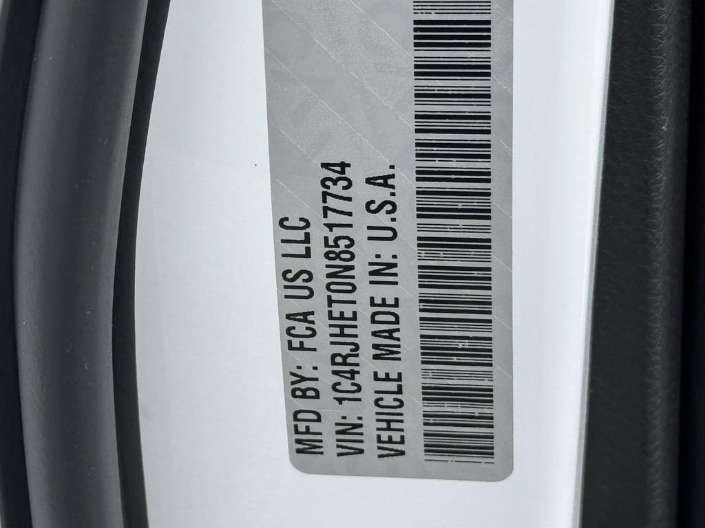 Used 2022 Jeep Grand Cherokee Summit AWD/4WD image 32