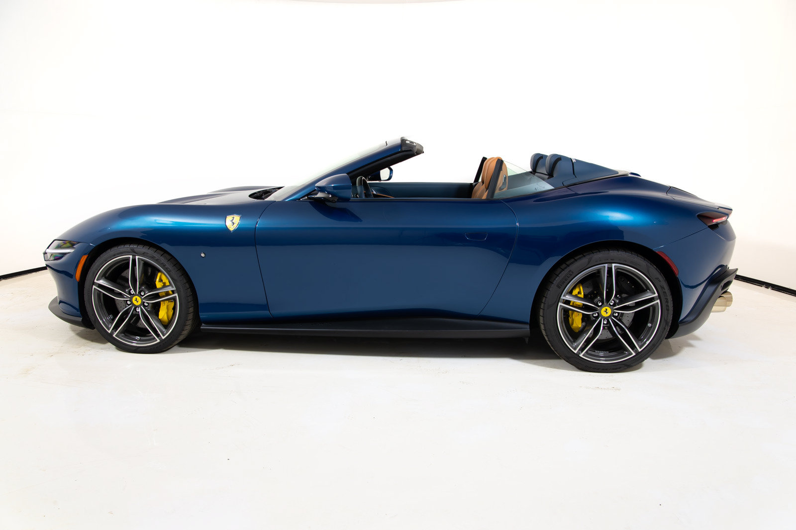 Certified 2025 Ferrari Roma Spider RWD image 8