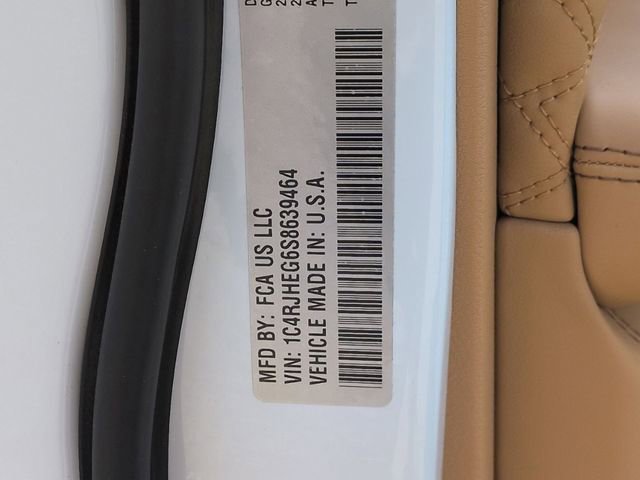 Certified 2025 Jeep Grand Cherokee Summit w/ Obsidian Package image 35