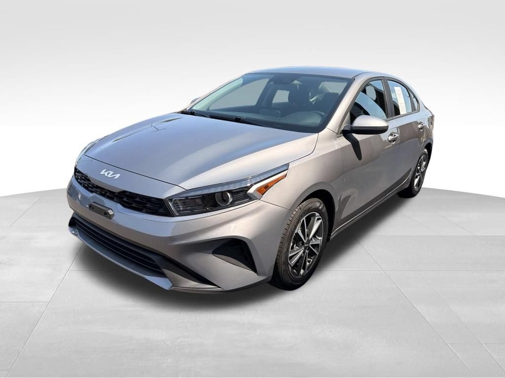 Used 2023 Kia Forte LXS FWD image 4