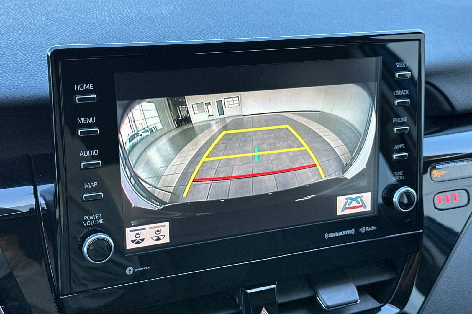 Used 2021 Toyota Camry XLE FWD image 18