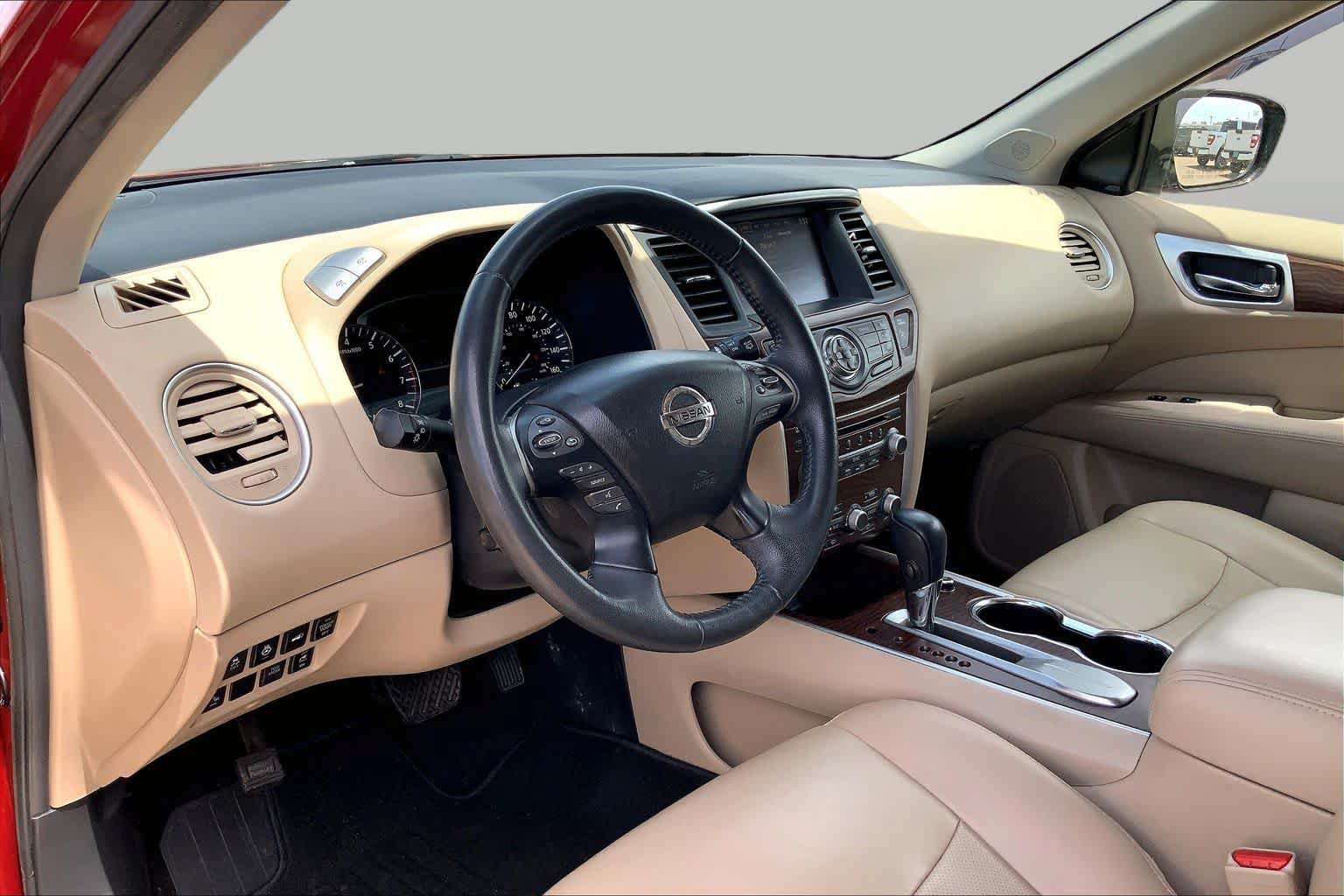 Used 2017 Nissan Pathfinder Platinum FWD image 18