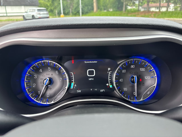 New 2027 Chrysler Pacifica Select w/ Family Tech Group AWD/4WD image 20