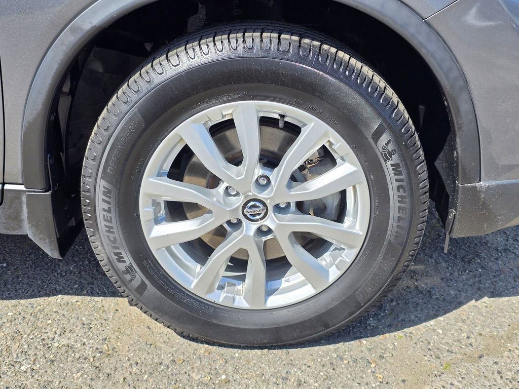 Used 2018 Nissan Rogue SV AWD/4WD image 10