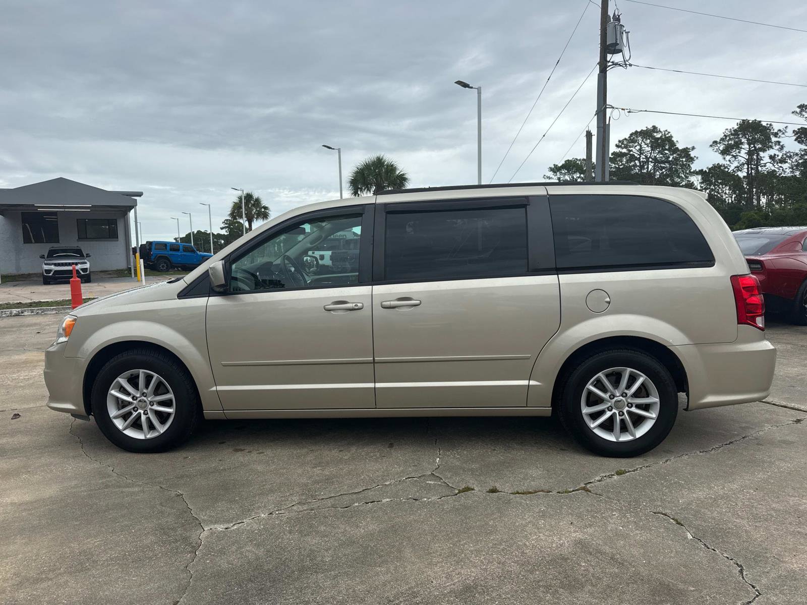 Used 2015 Dodge Grand Caravan SXT FWD image 6