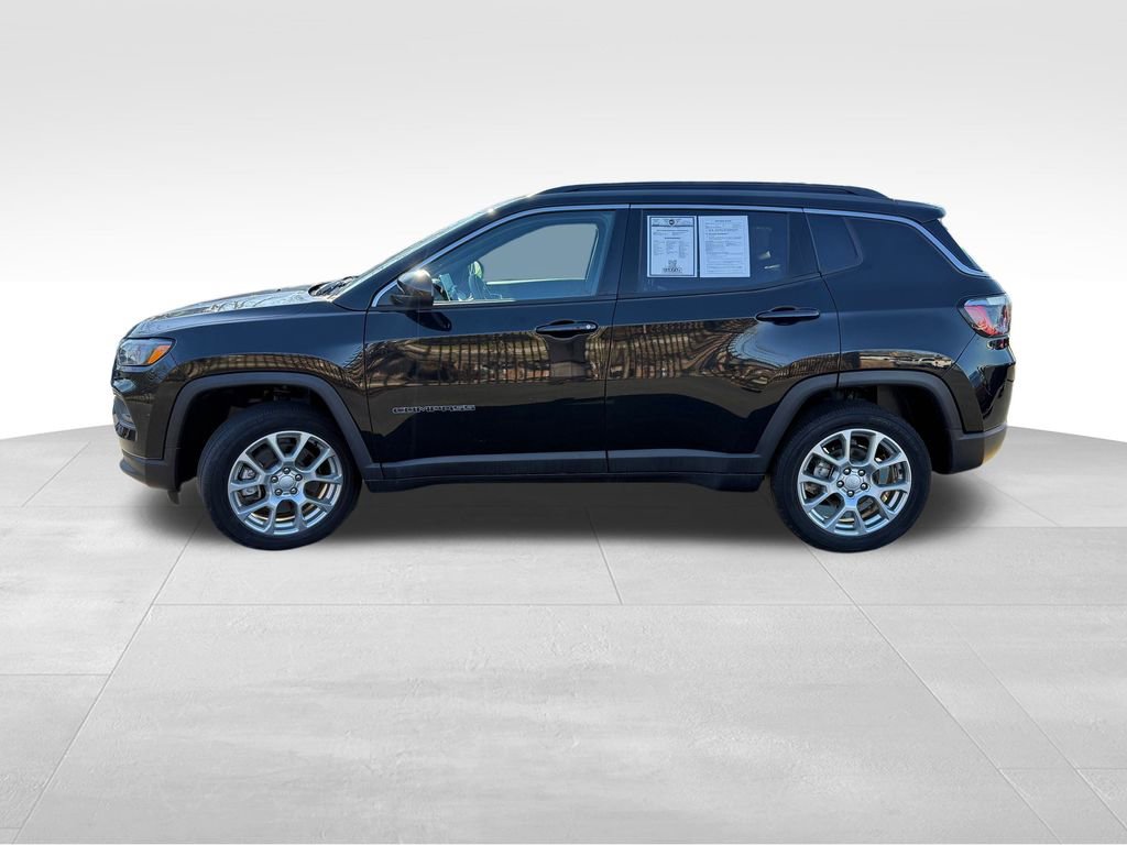 Used 2023 Jeep Compass Latitude image 4