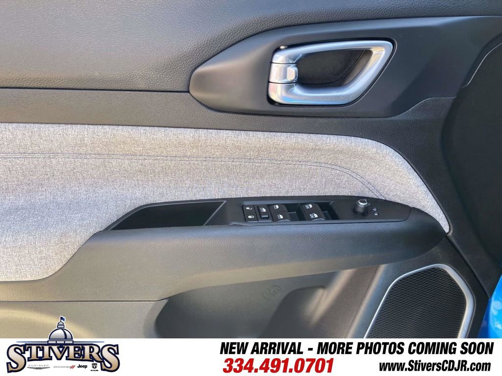 Used 2025 Jeep Compass Latitude image 19