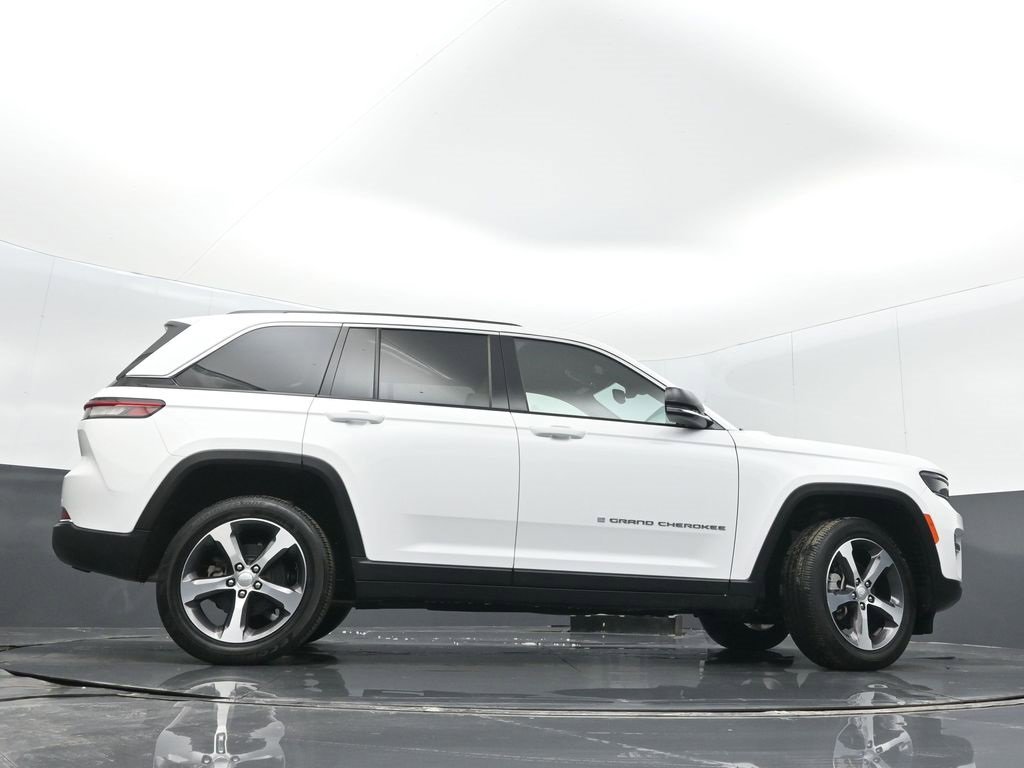 Used 2023 Jeep Grand Cherokee Limited image 35