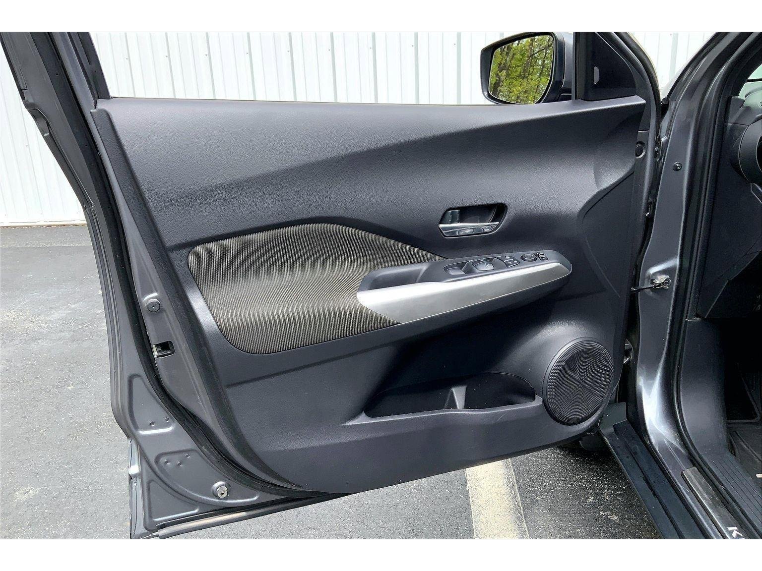 Used 2018 Nissan Kicks SV image 20