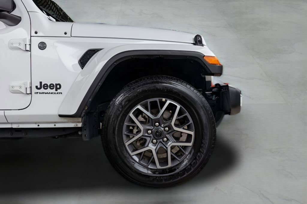 Used 2025 Jeep Wrangler Unlimited Sahara AWD/4WD image 10
