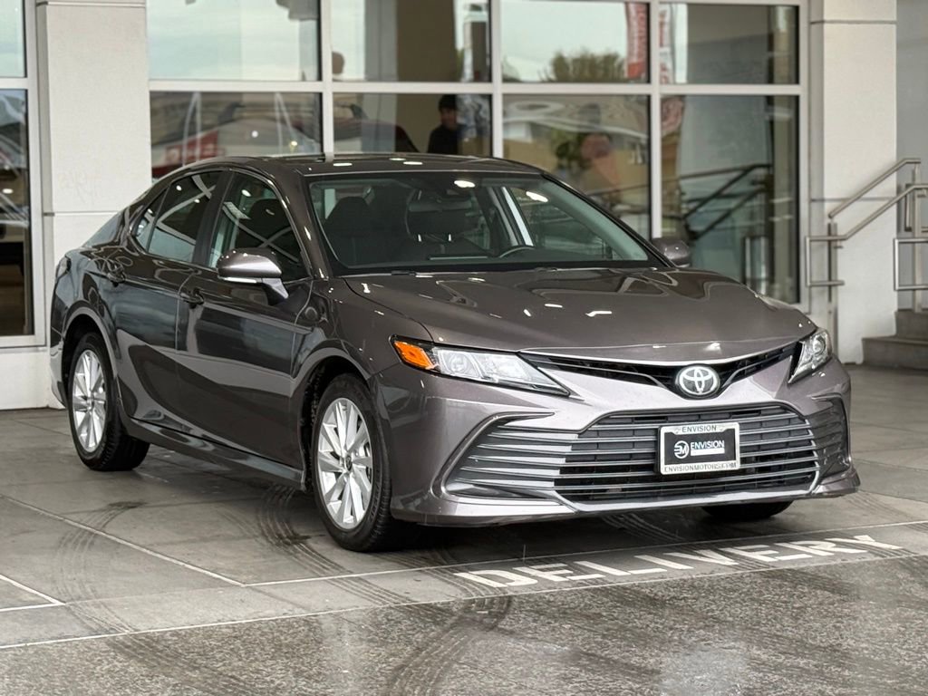 Used 2024 Toyota Camry LE image 6