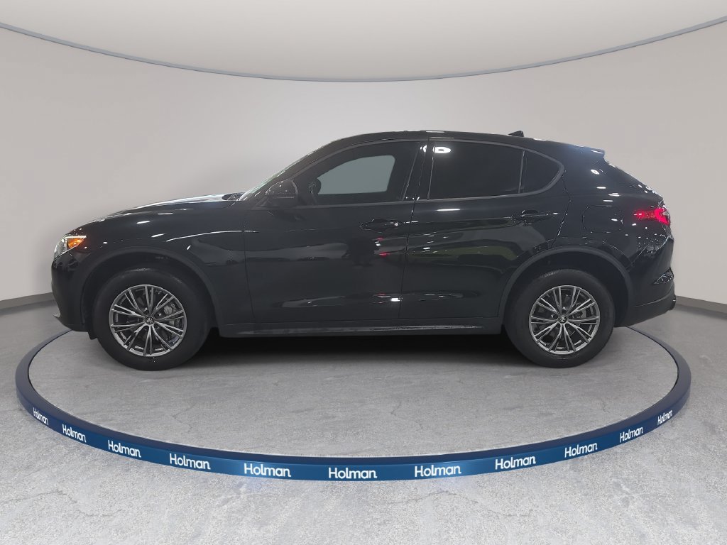 Used 2023 Alfa Romeo Stelvio Sprint RWD image 9