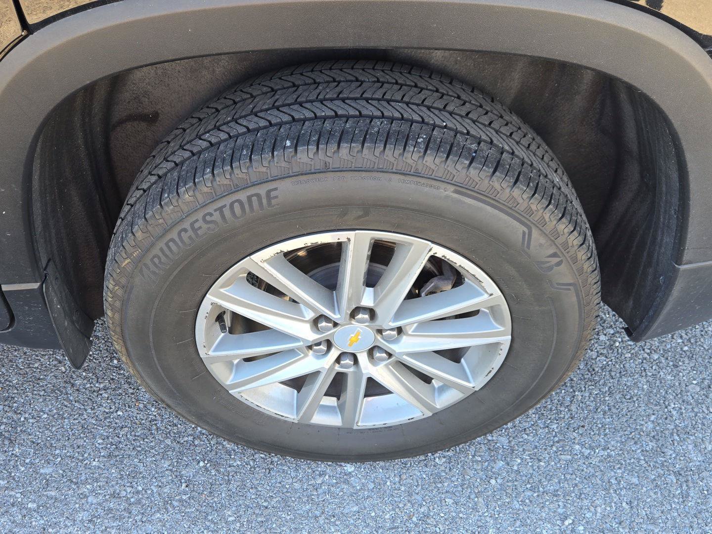 Used 2023 Chevrolet Traverse LT FWD image 11