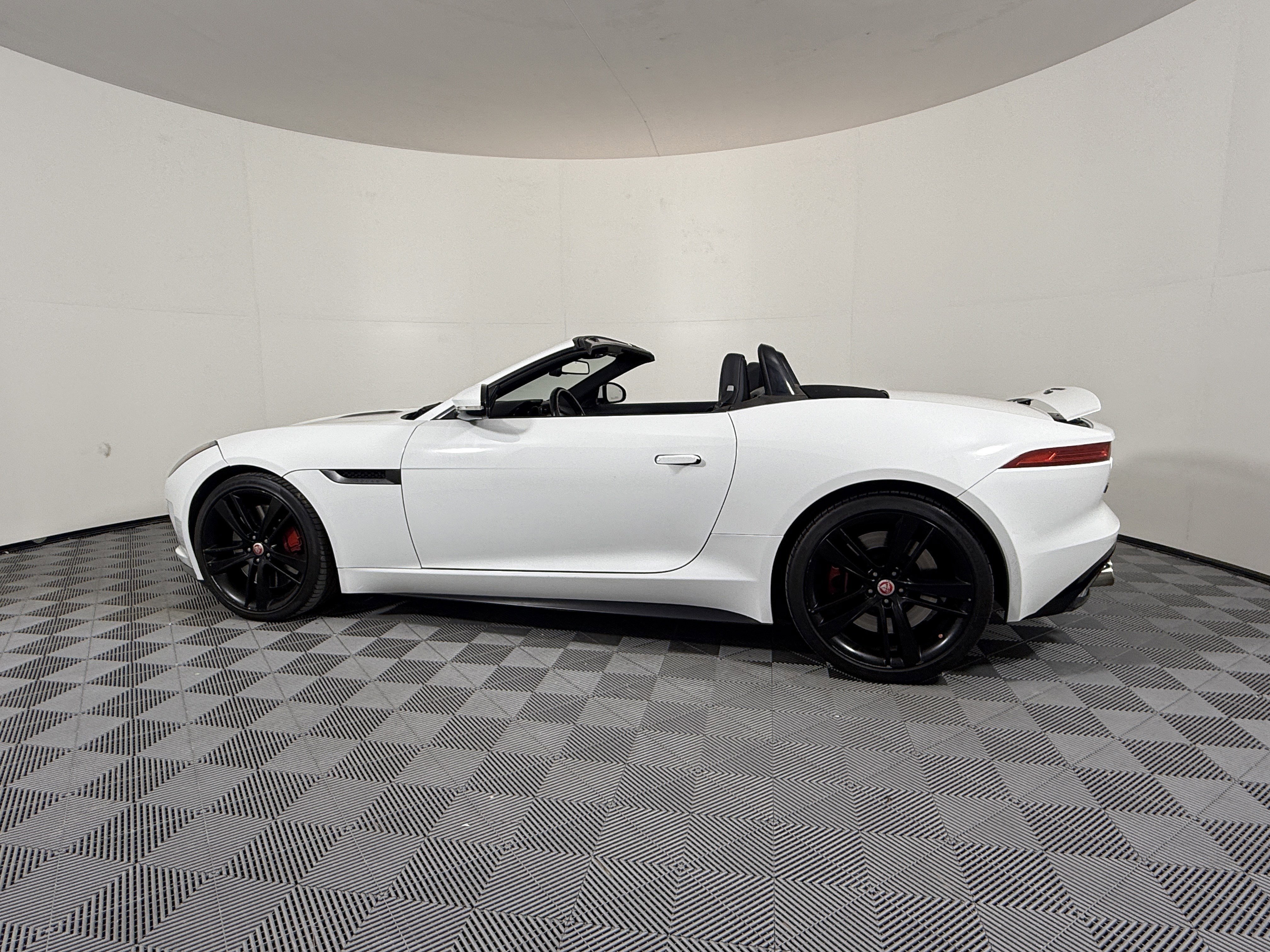 Used 2015 Jaguar F-TYPE S image 2