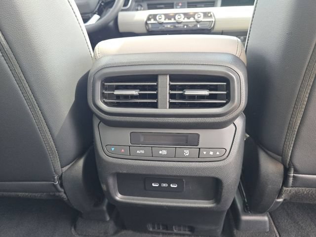 Used 2025 Honda Pilot Touring image 25