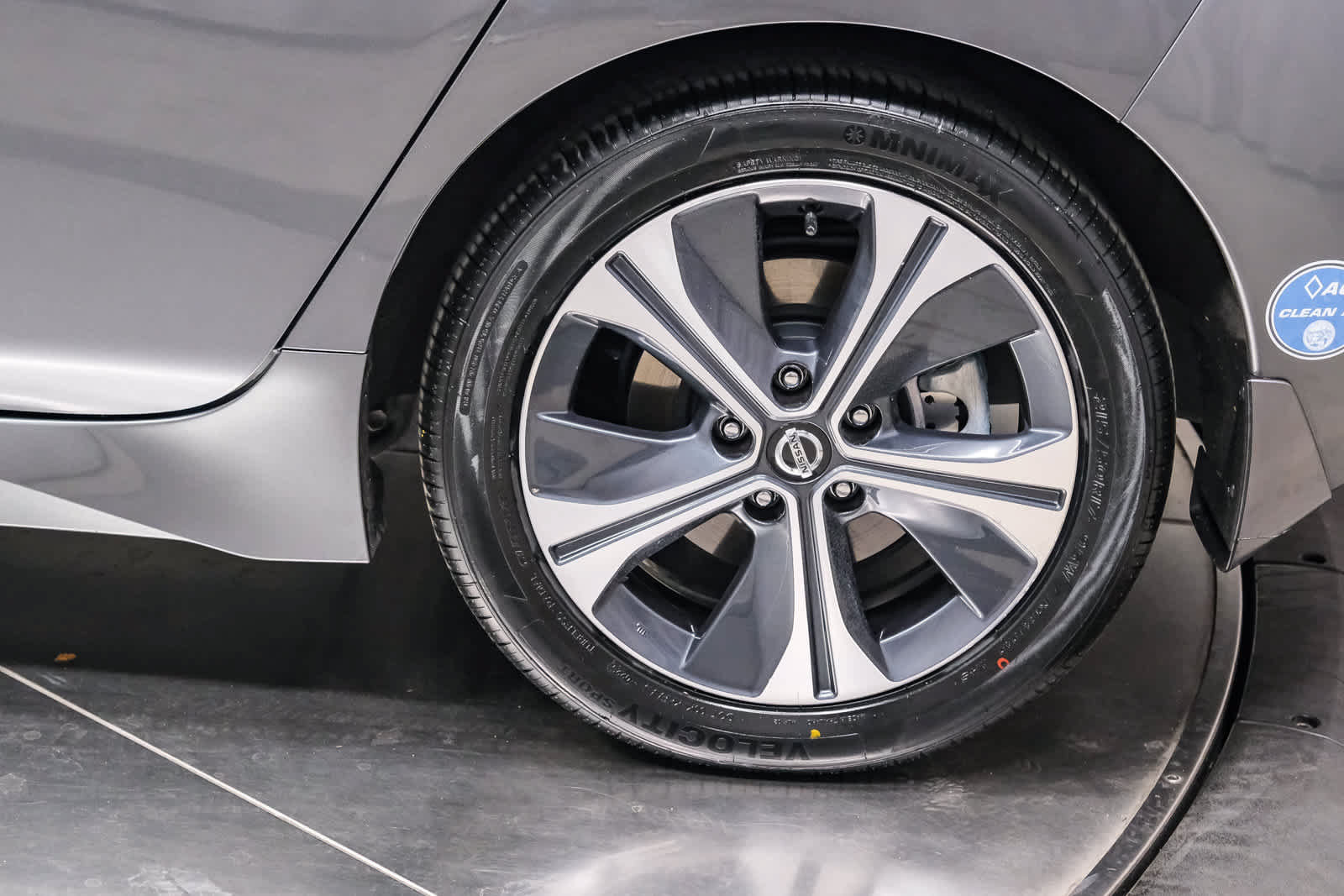 Used 2020 Nissan Leaf SV w/ SV Technology Package FWD image 8