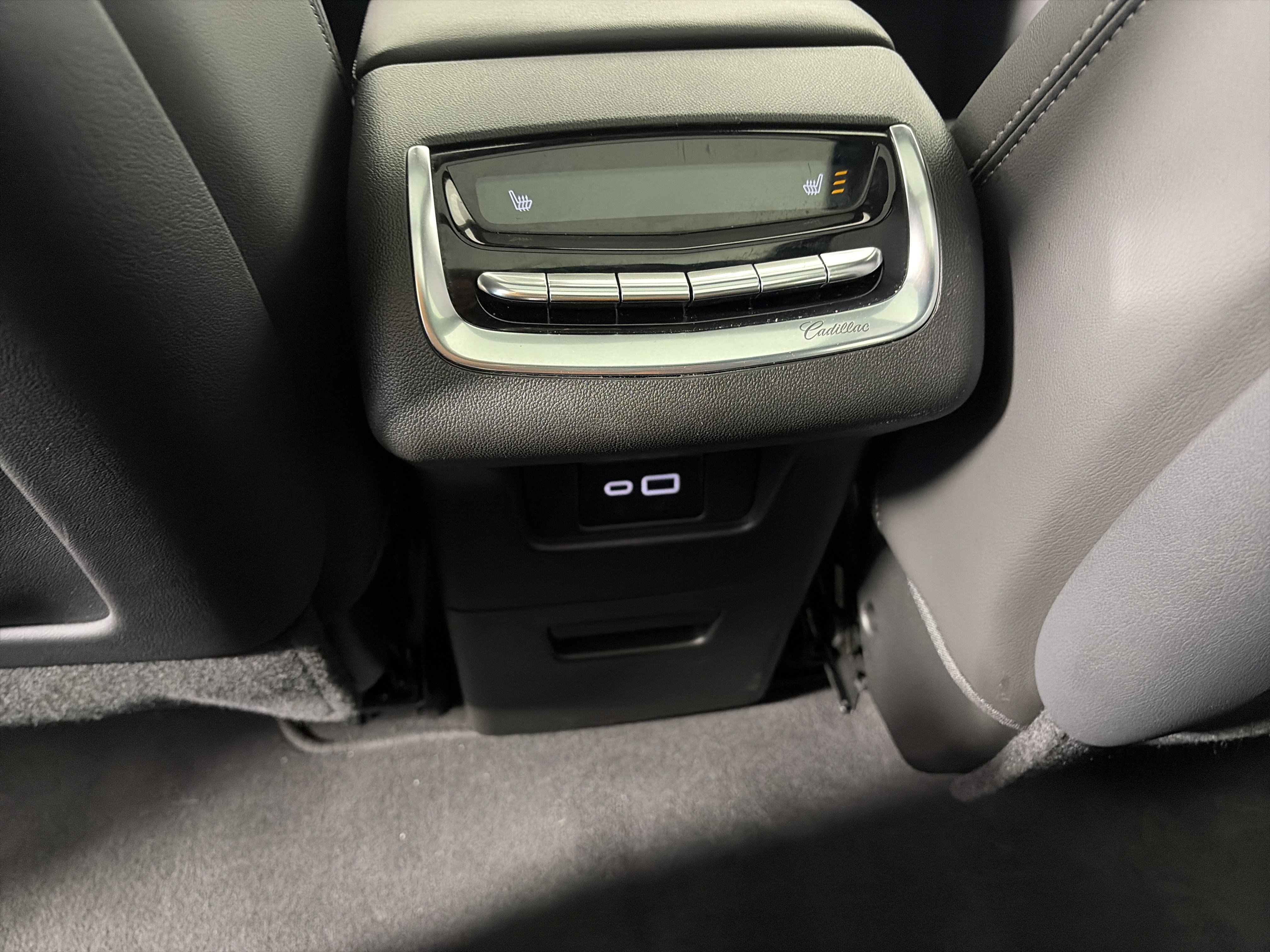 Certified 2025 Cadillac XT6 Premium Luxury image 36