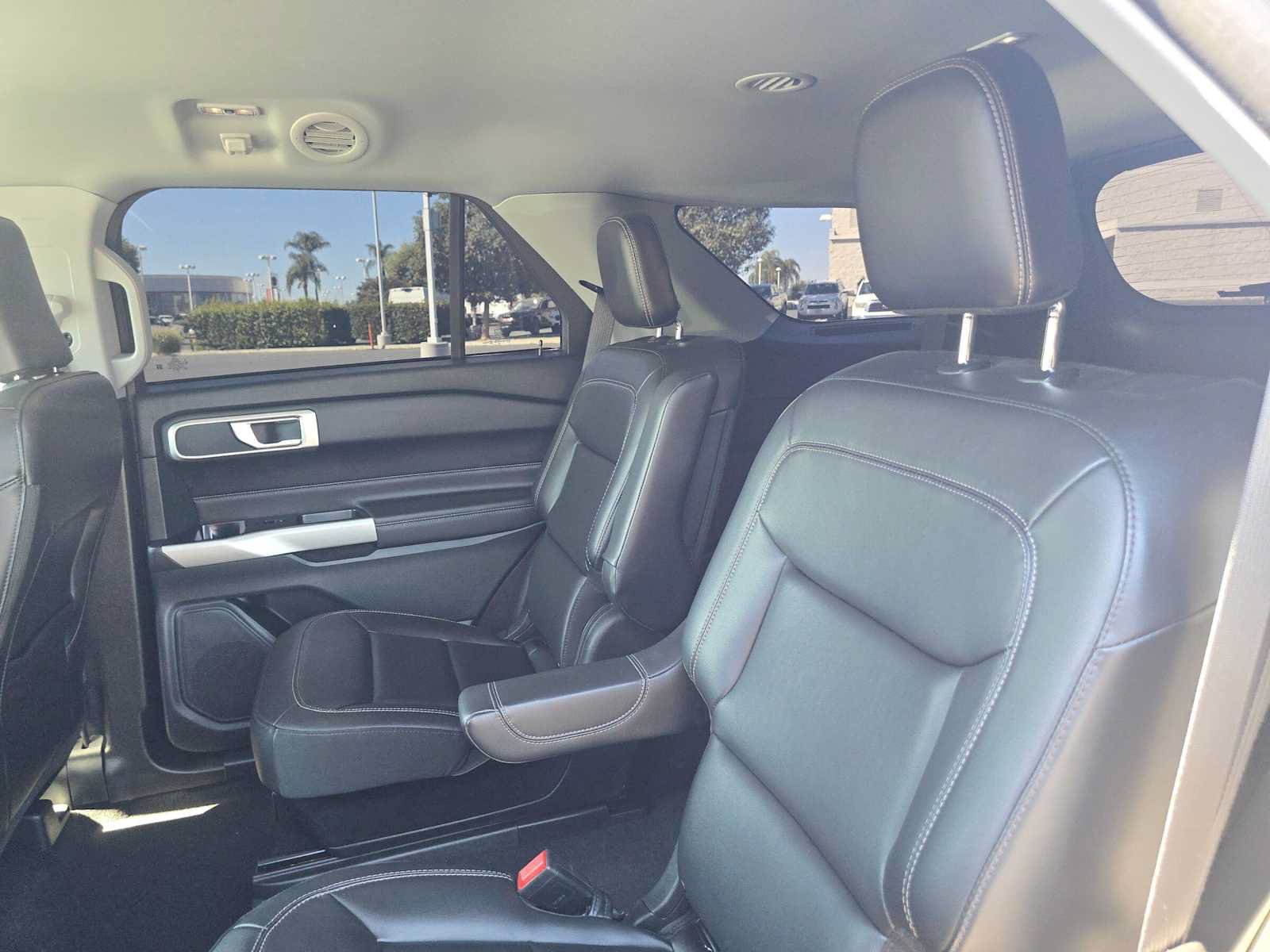 Used 2023 Ford Explorer XLT w/ Equipment Group 202A RWD image 19