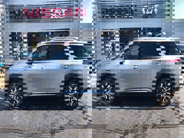 New 2025 Nissan Pathfinder Platinum