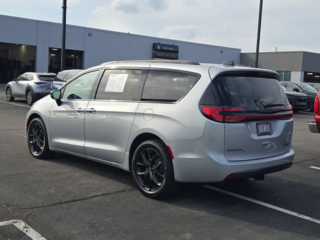 Used 2023 Chrysler Pacifica Limited w/ S Appearance Package AWD/4WD image 3