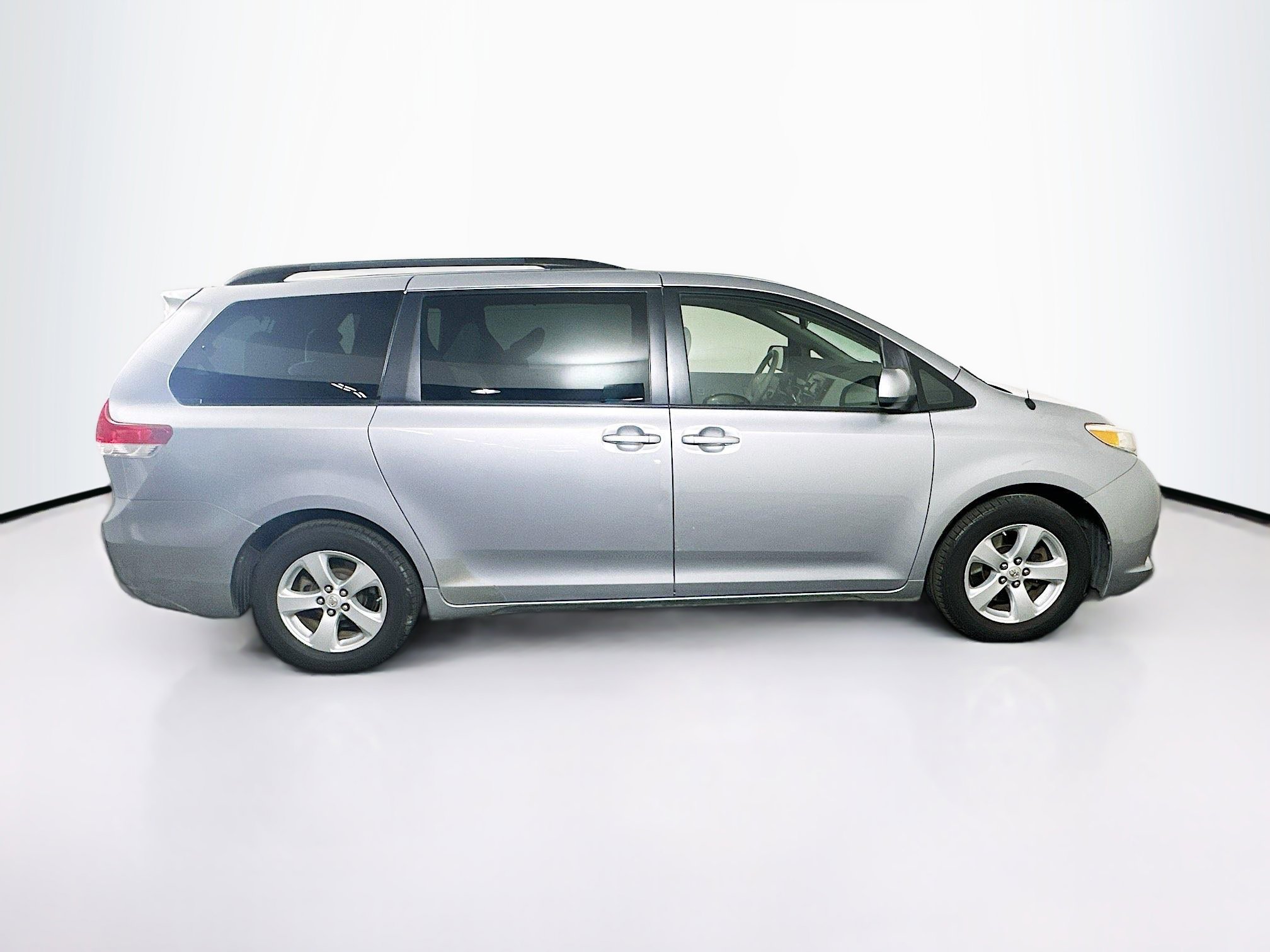 Used 2011 Toyota Sienna LE image 10