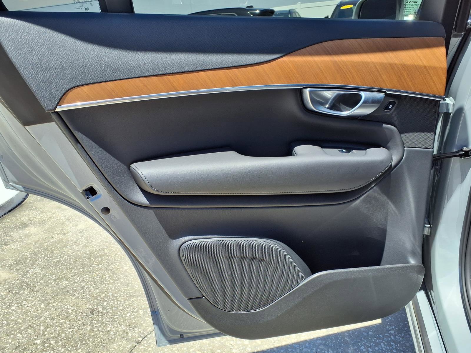 Certified 2024 Volvo XC90 B6 Plus AWD/4WD image 19