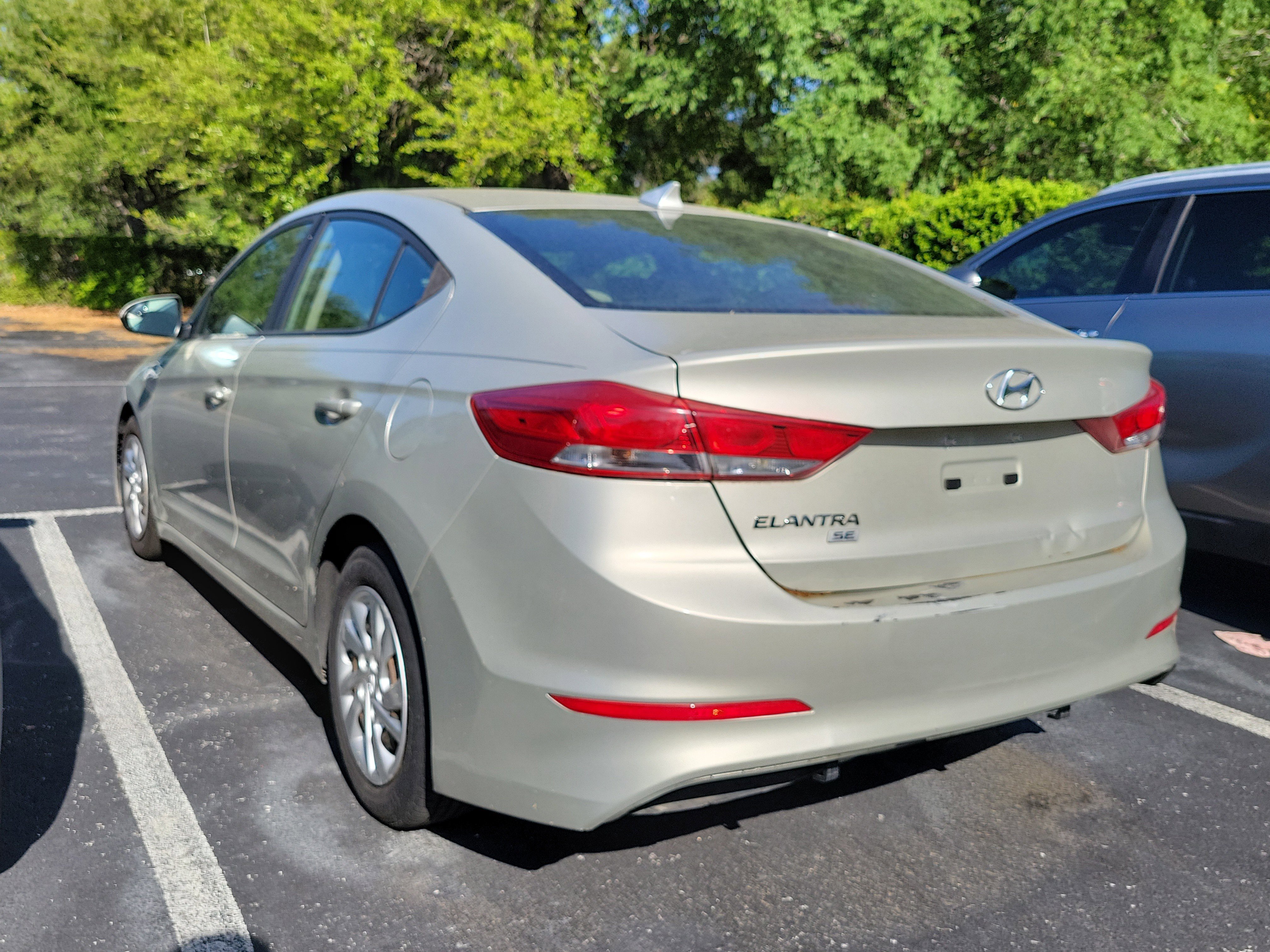 Used 2017 Hyundai Elantra SE image 6