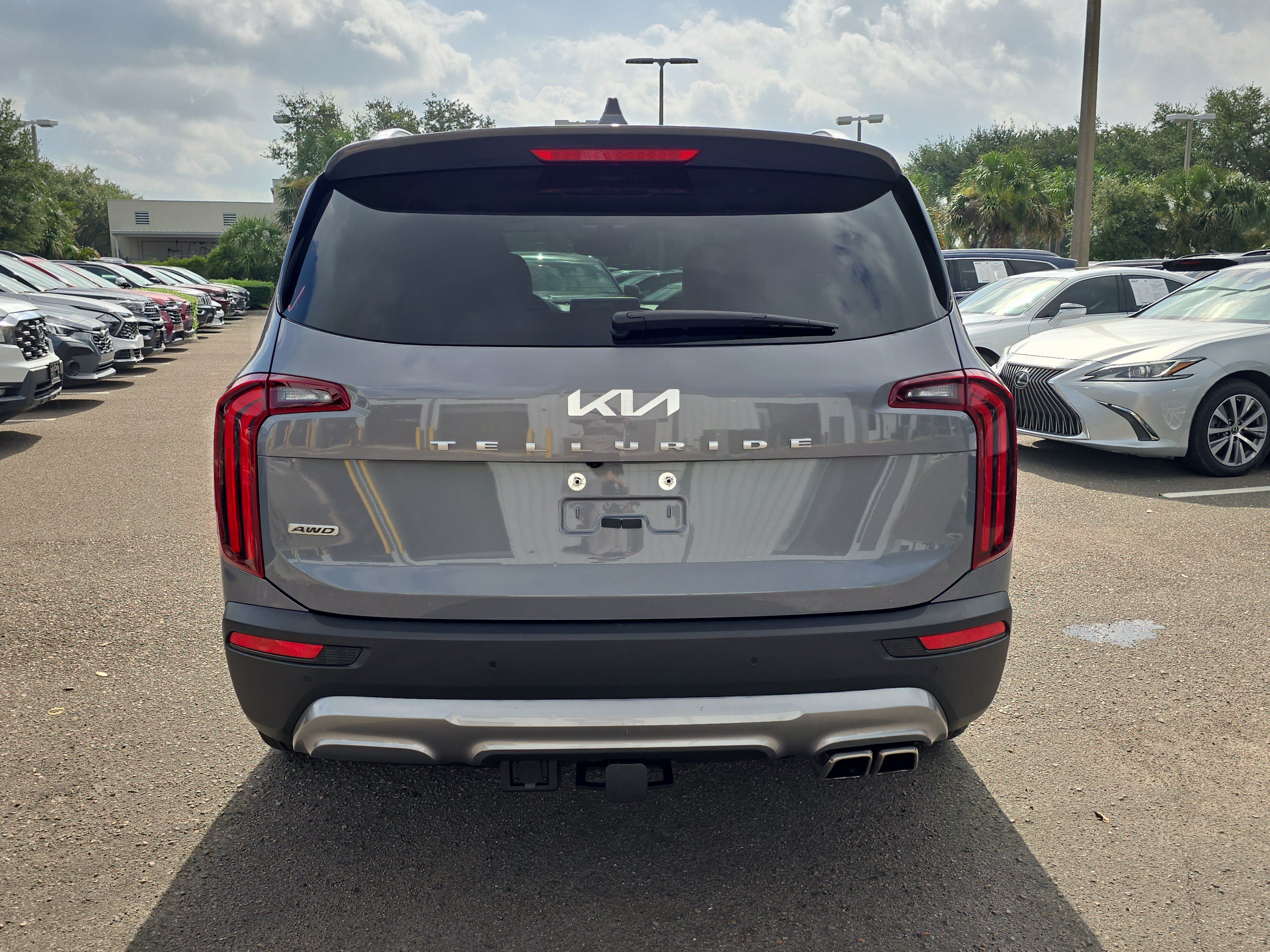 Certified 2022 Kia Telluride SX w/ Towing Package AWD/4WD image 7