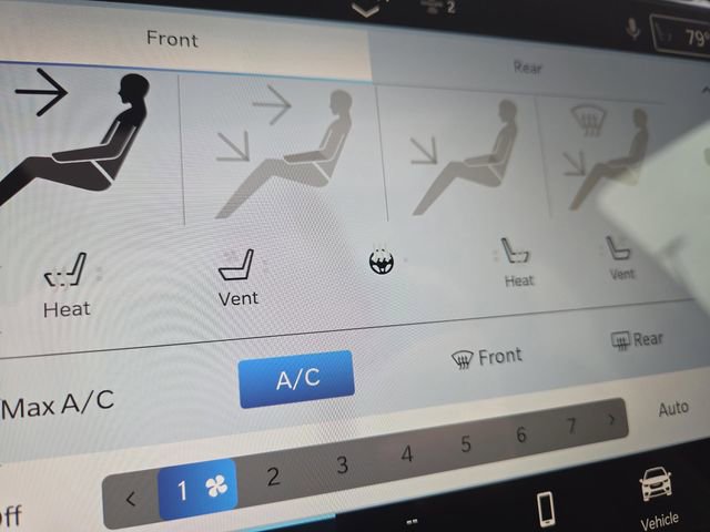 New 2026 Chrysler Pacifica Limited w/ Trailer Tow Group image 8