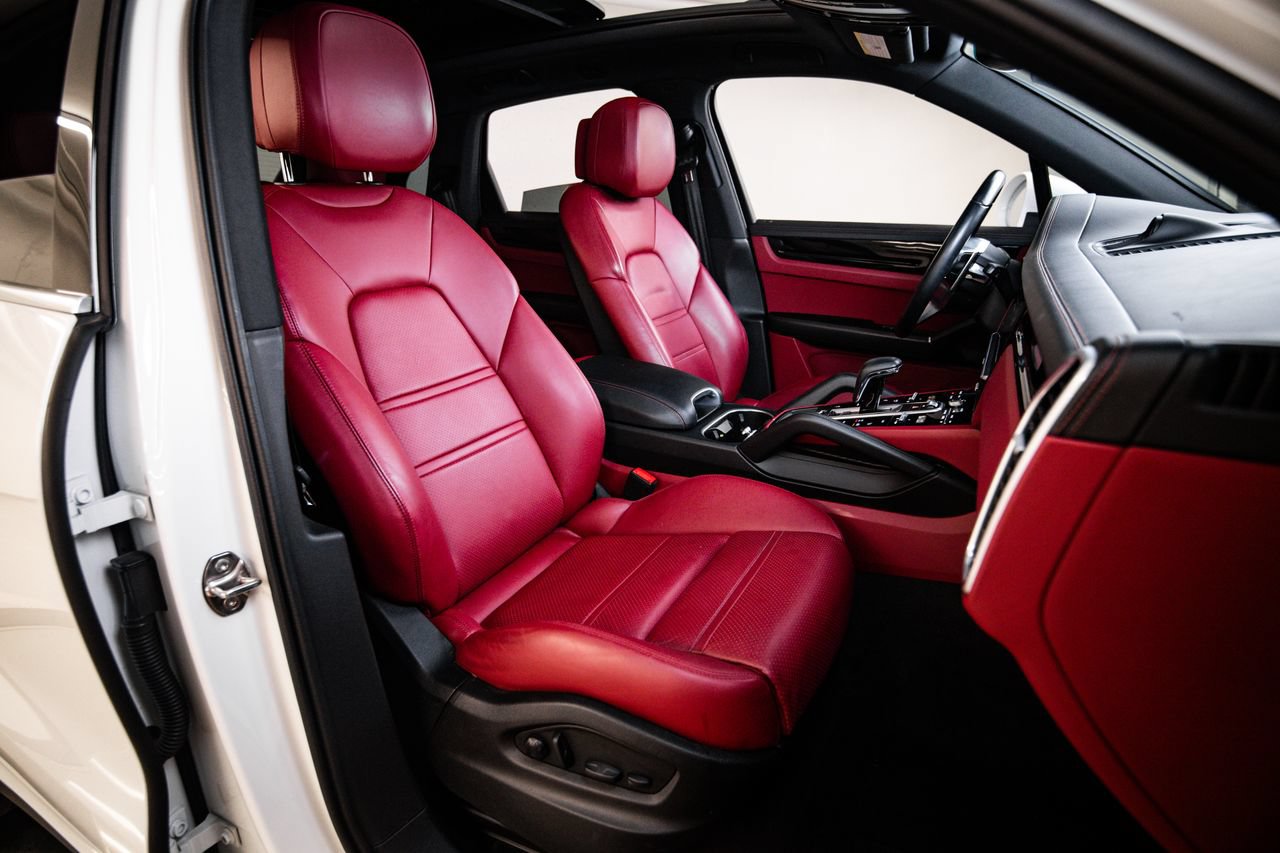 Certified 2023 Porsche Cayenne AWD/4WD image 29