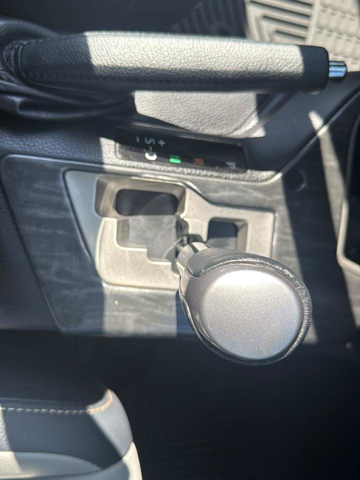 Used 2018 Toyota RAV4 Platinum FWD image 23