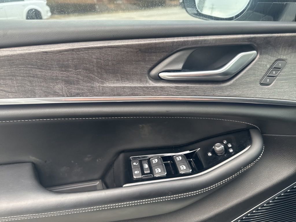 Used 2023 Jeep Grand Cherokee Overland image 22