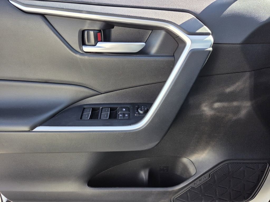 Used 2025 Toyota RAV4 XLE image 23