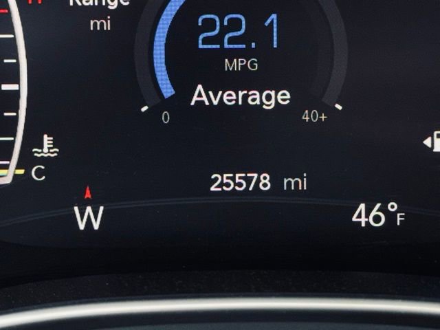Used 2025 Chrysler Pacifica Limited image 37