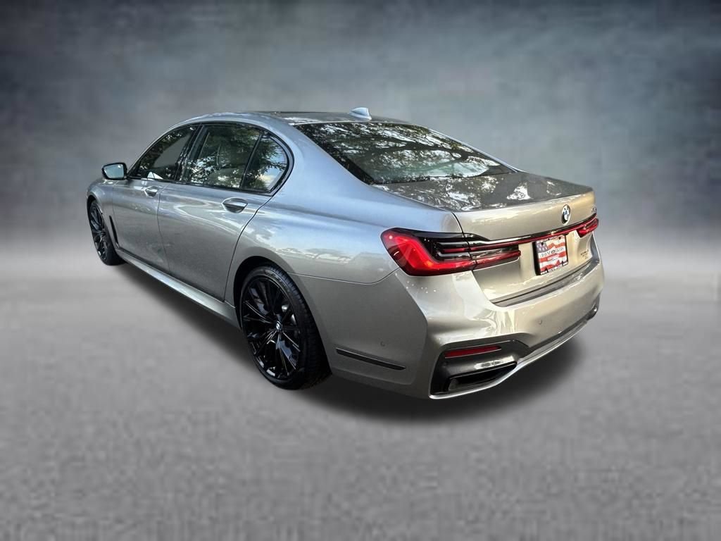 Used 2022 BMW 740i w/ M Sport Package RWD image 7
