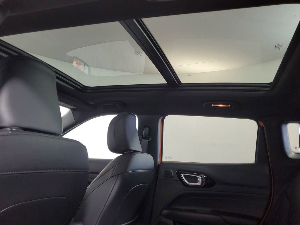 New 2026 Jeep Compass Latitude w/ Sun and Sound Group image 23