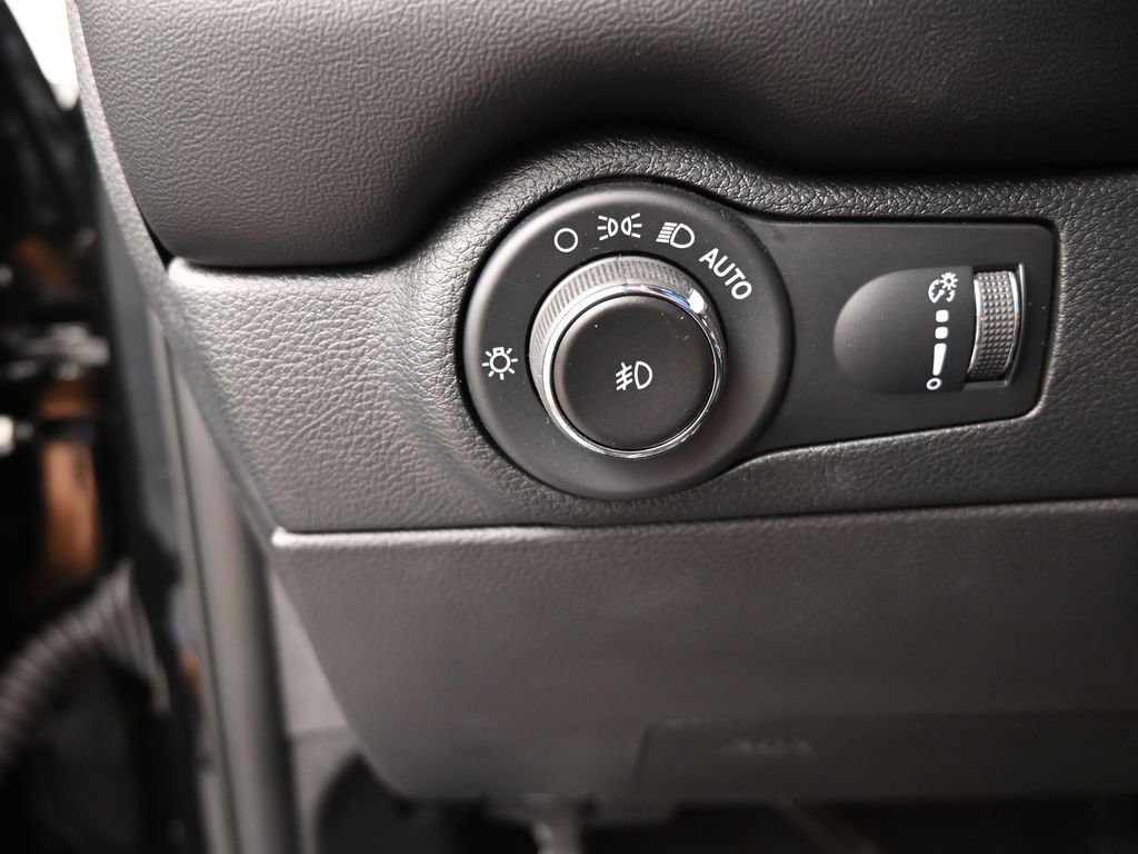 Used 2023 Dodge Durango GT image 34