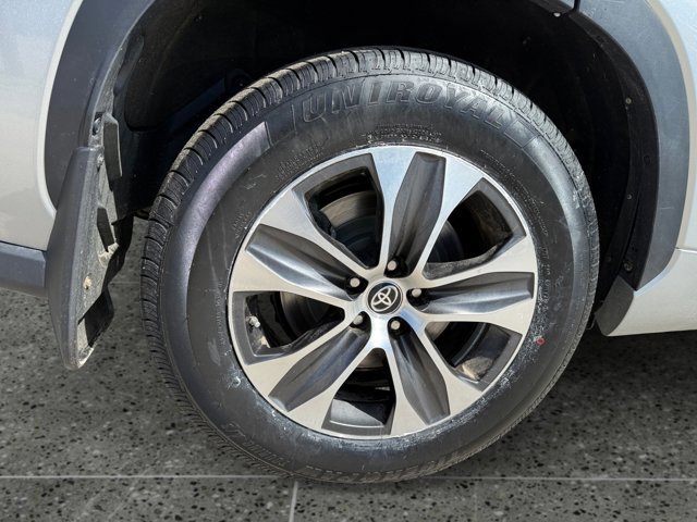 Used 2023 Toyota Highlander XLE AWD/4WD image 11