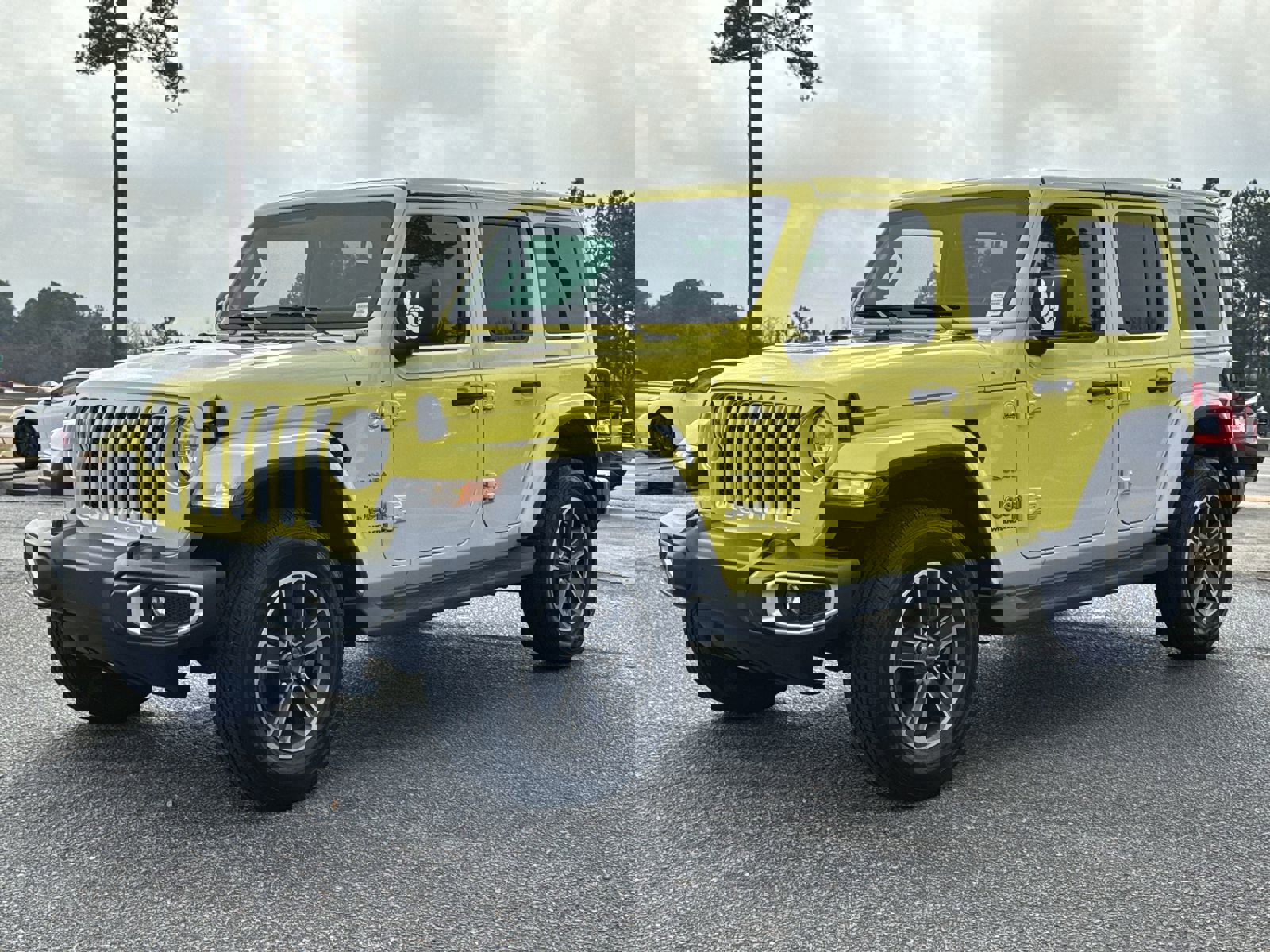 Used 2023 Jeep Wrangler Sahara image 5