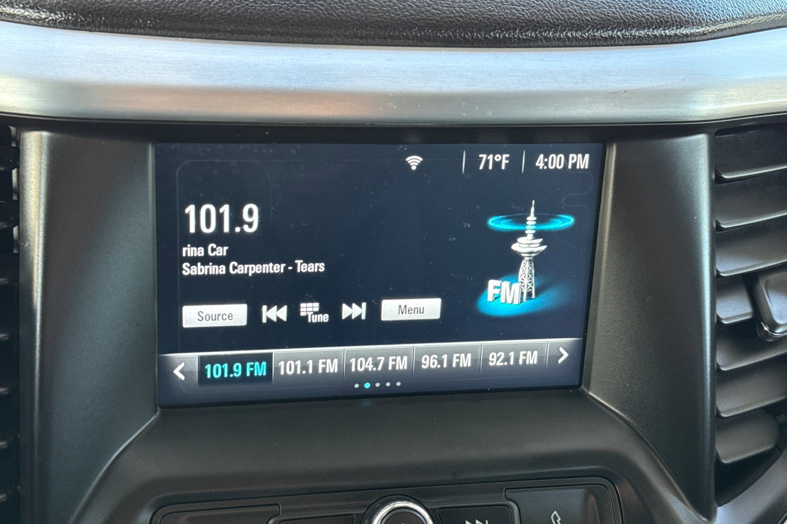 Used 2019 GMC Acadia SLE image 25