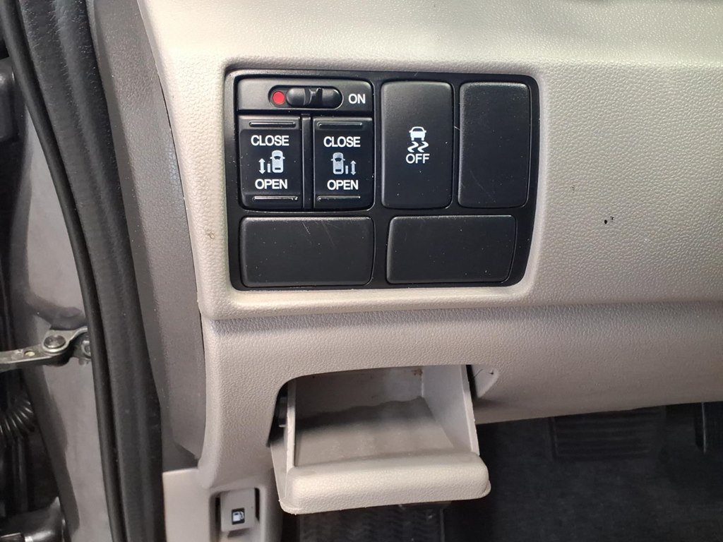 Used 2016 Honda Odyssey SE image 10